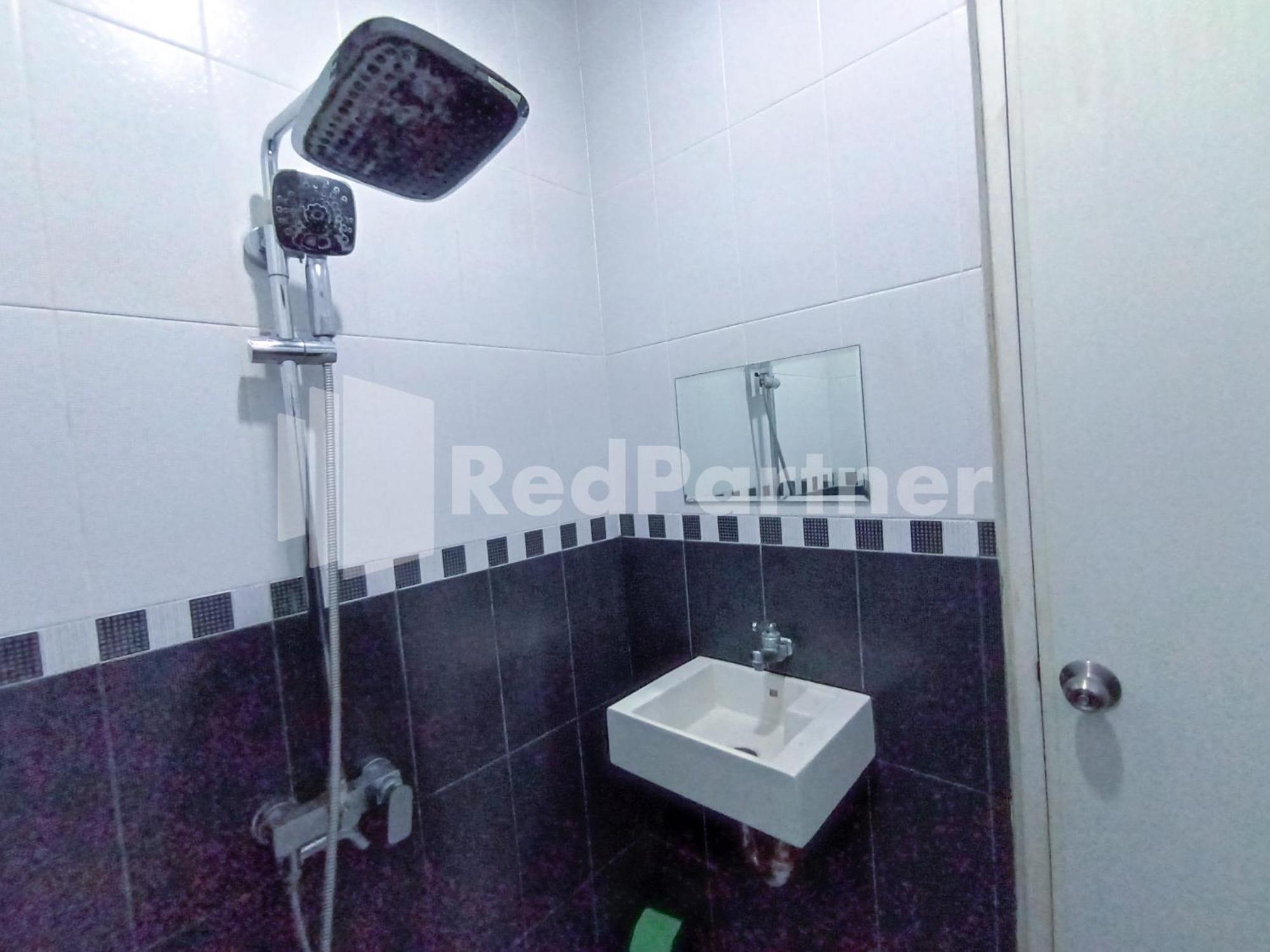 Nillo Hotel Kebumen Mitra Reddoorz מראה חיצוני תמונה