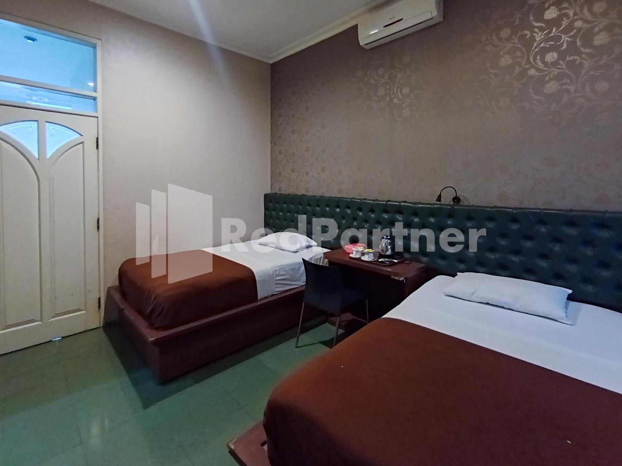 Nillo Hotel Kebumen Mitra Reddoorz מראה חיצוני תמונה