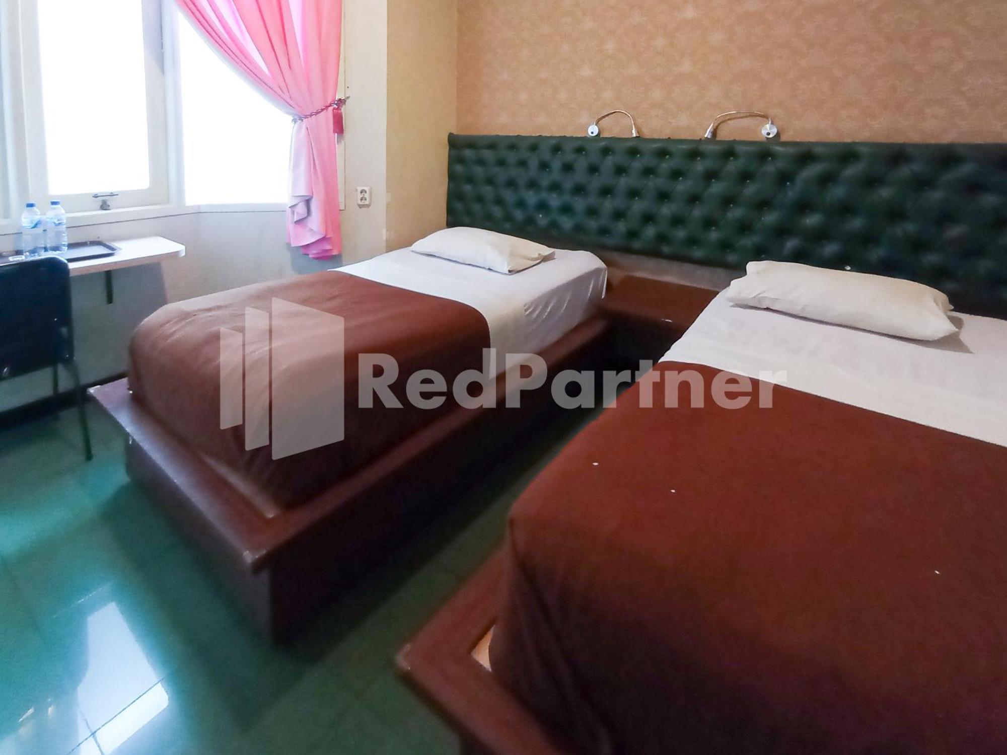 Nillo Hotel Kebumen Mitra Reddoorz מראה חיצוני תמונה