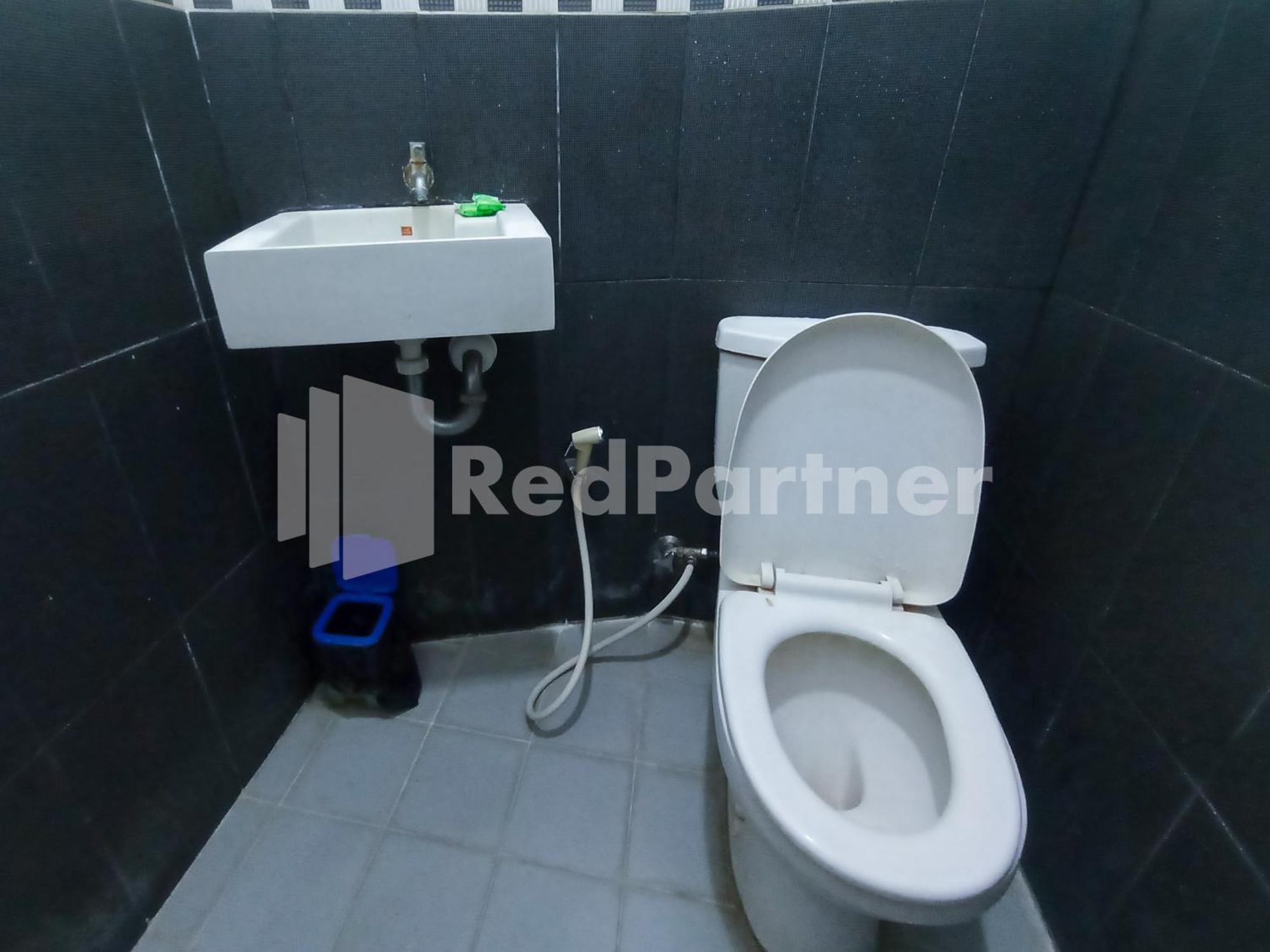 Nillo Hotel Kebumen Mitra Reddoorz מראה חיצוני תמונה