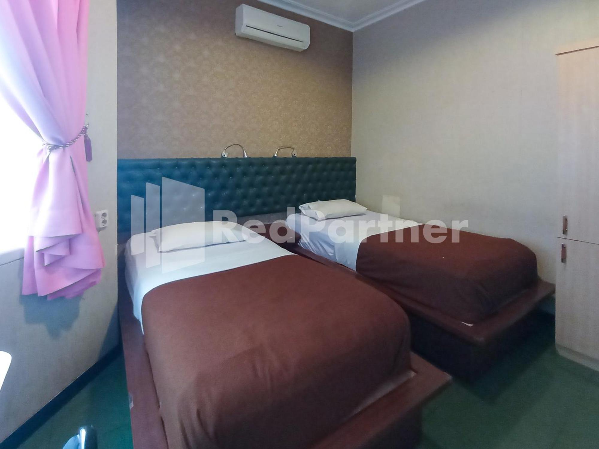 Nillo Hotel Kebumen Mitra Reddoorz מראה חיצוני תמונה